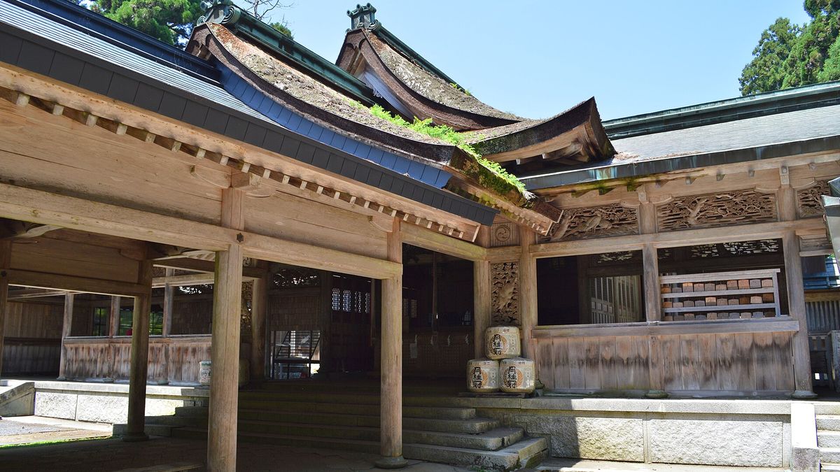 愛宕神社の愛宕山の山頂に立つ社殿
