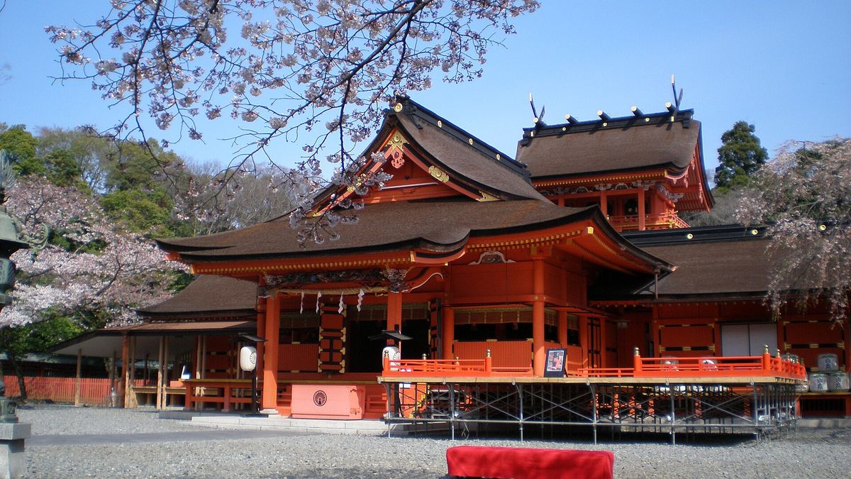 富士山本宮浅間大社の桜に囲まれた本殿