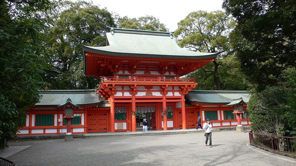 武蔵一宮 氷川神社の朱塗りの楼門