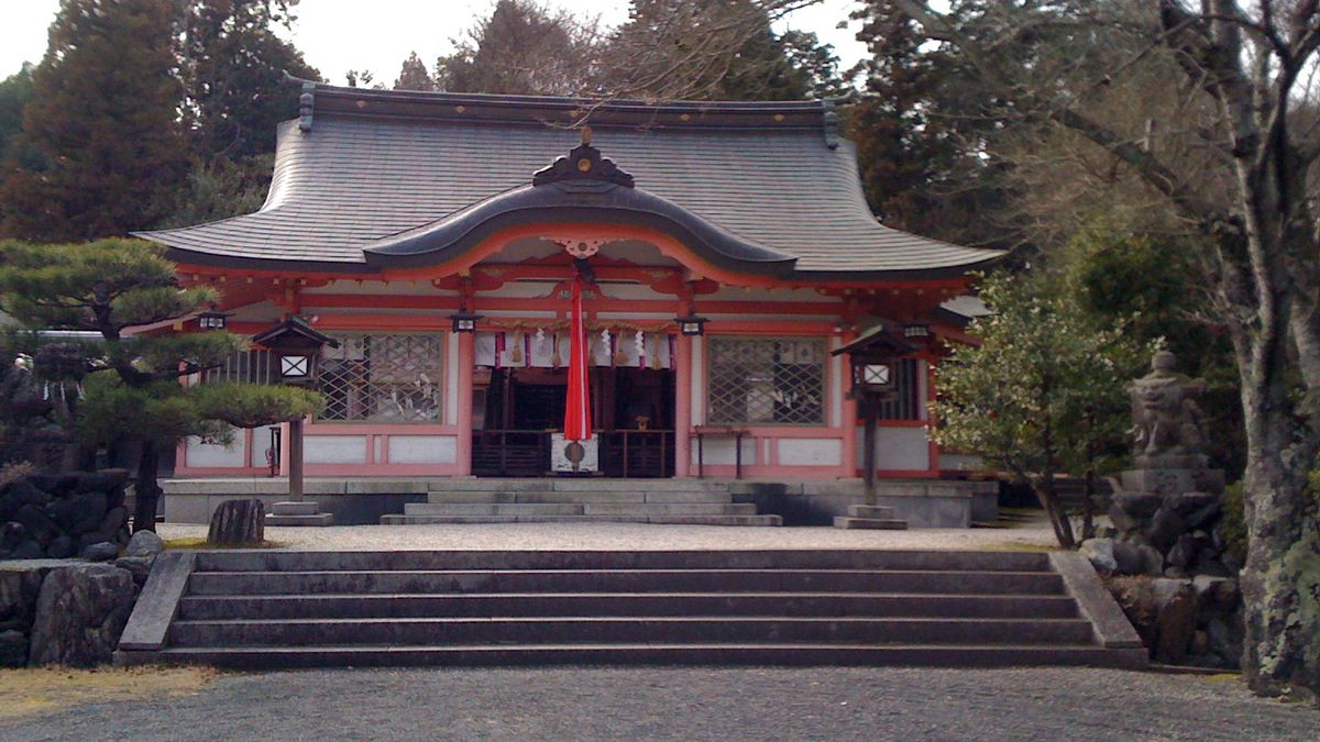 佐久奈度神社の瀬田川のほとりに立つ社殿